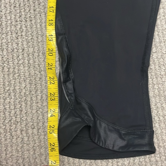 Women's Lululemon Chase Me Crop II Leggings, Black, Size 10 - Picture 11 of 13